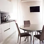 Trilocale In Pieno Centro Lt0244